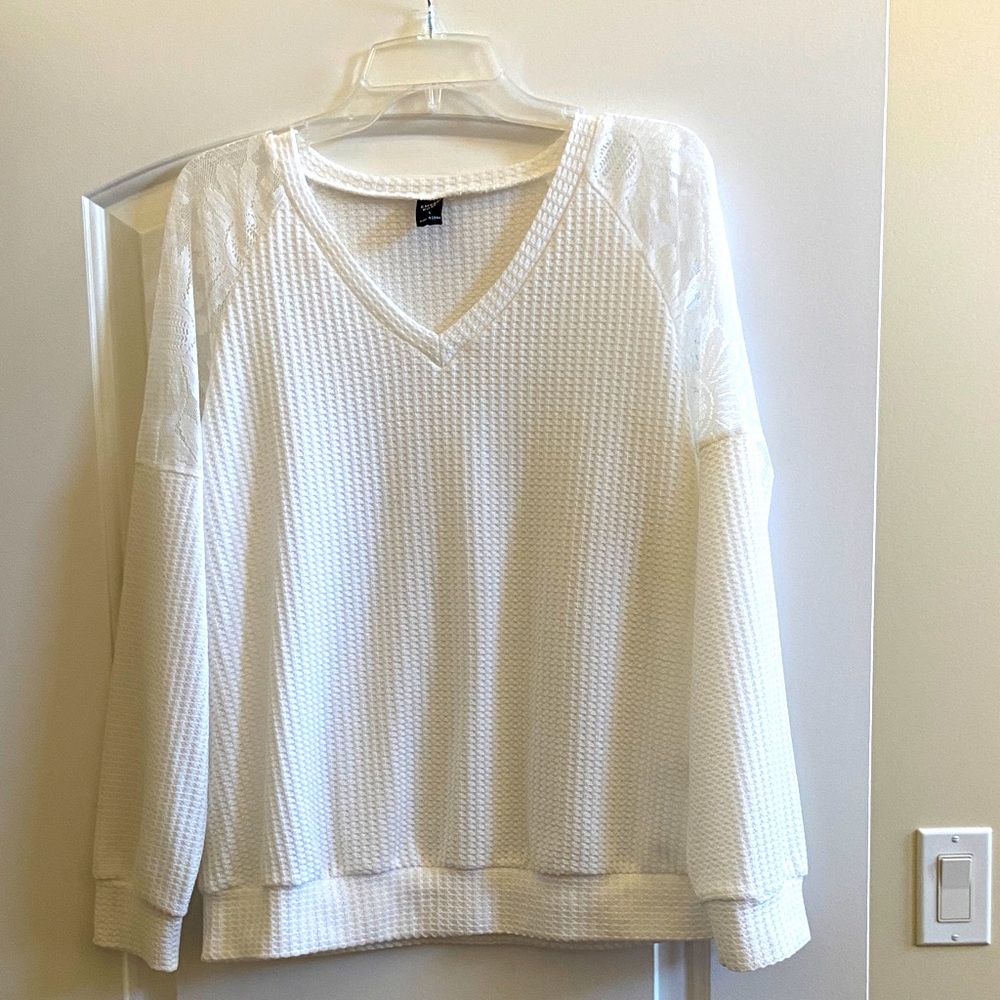 Women's White V-Neck Sweater in size L
